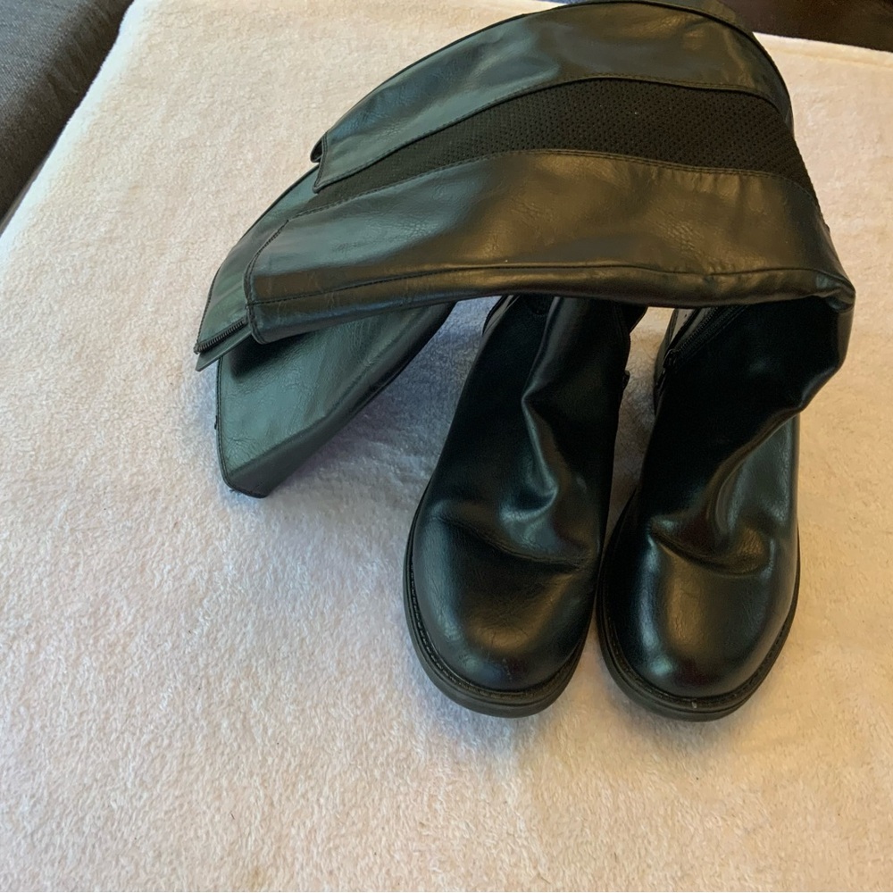 Kent womens  Black Leather Boots size 10W.  SKU 2666